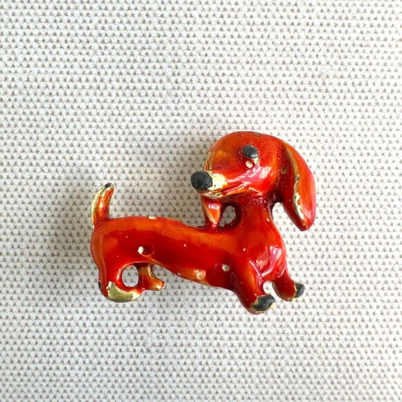 Vintage Enameled Dachshund Dog Pin Brooch 1.25" Gold-Tone Red & Black Accent - Picture 1 of 7